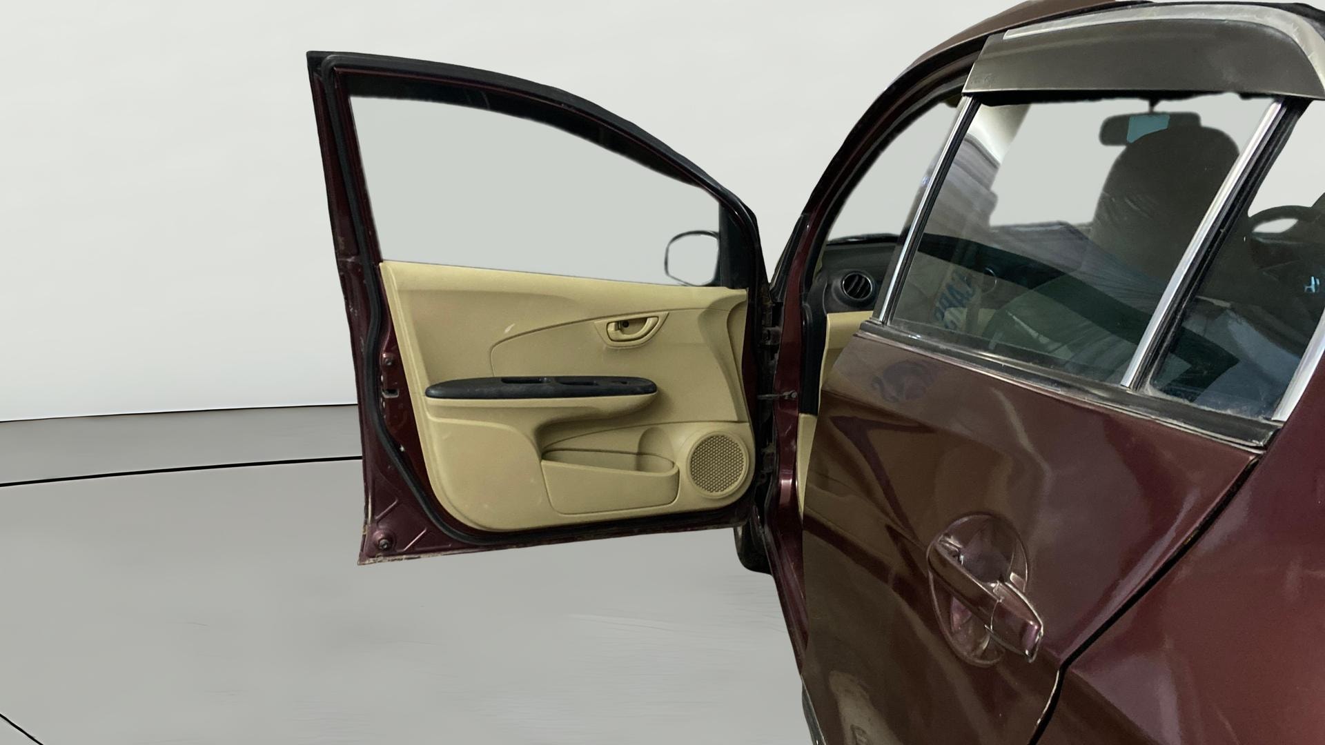 View 2014 Honda Amaze E MT Petrol BS IV Image 35 Used 2014 Honda Amaze E MT Petrol BS IV Image 35