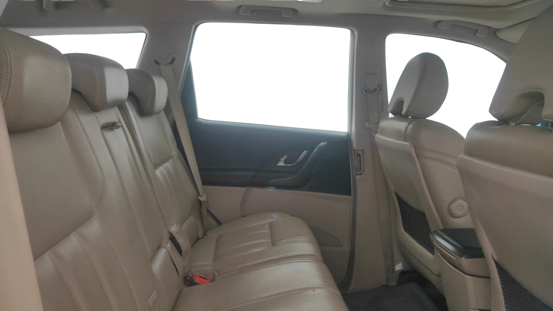 View 2017 Mahindra XUV500 W10 FWD AT Image 38 Used 2017 Mahindra XUV500 W10 FWD AT Image 38