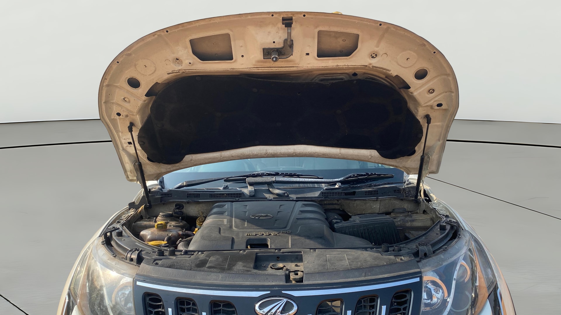 View 2017 Mahindra XUV500 W10 1.99-Litre AT Image 21 Used 2017 Mahindra XUV500 W10 1.99-Litre AT Image 21