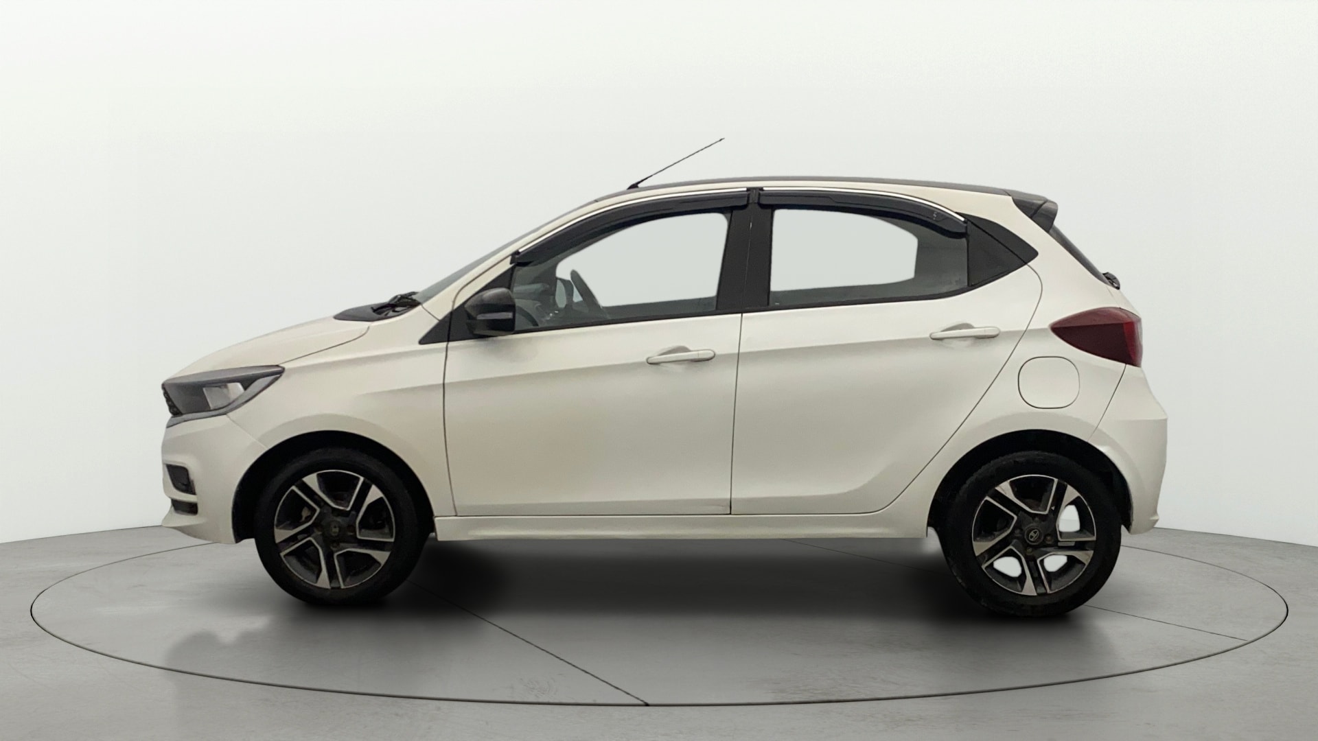View 2020 Tata Tiago Revotorq XB Image 5 Used 2020 Tata Tiago Revotorq XB Image 5