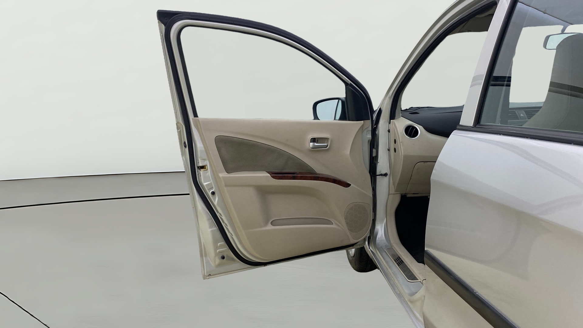 View 2018 Maruti Suzuki 1000 Base Variant Image 30 Used 2018 Maruti Suzuki 1000 Base Variant Image 30