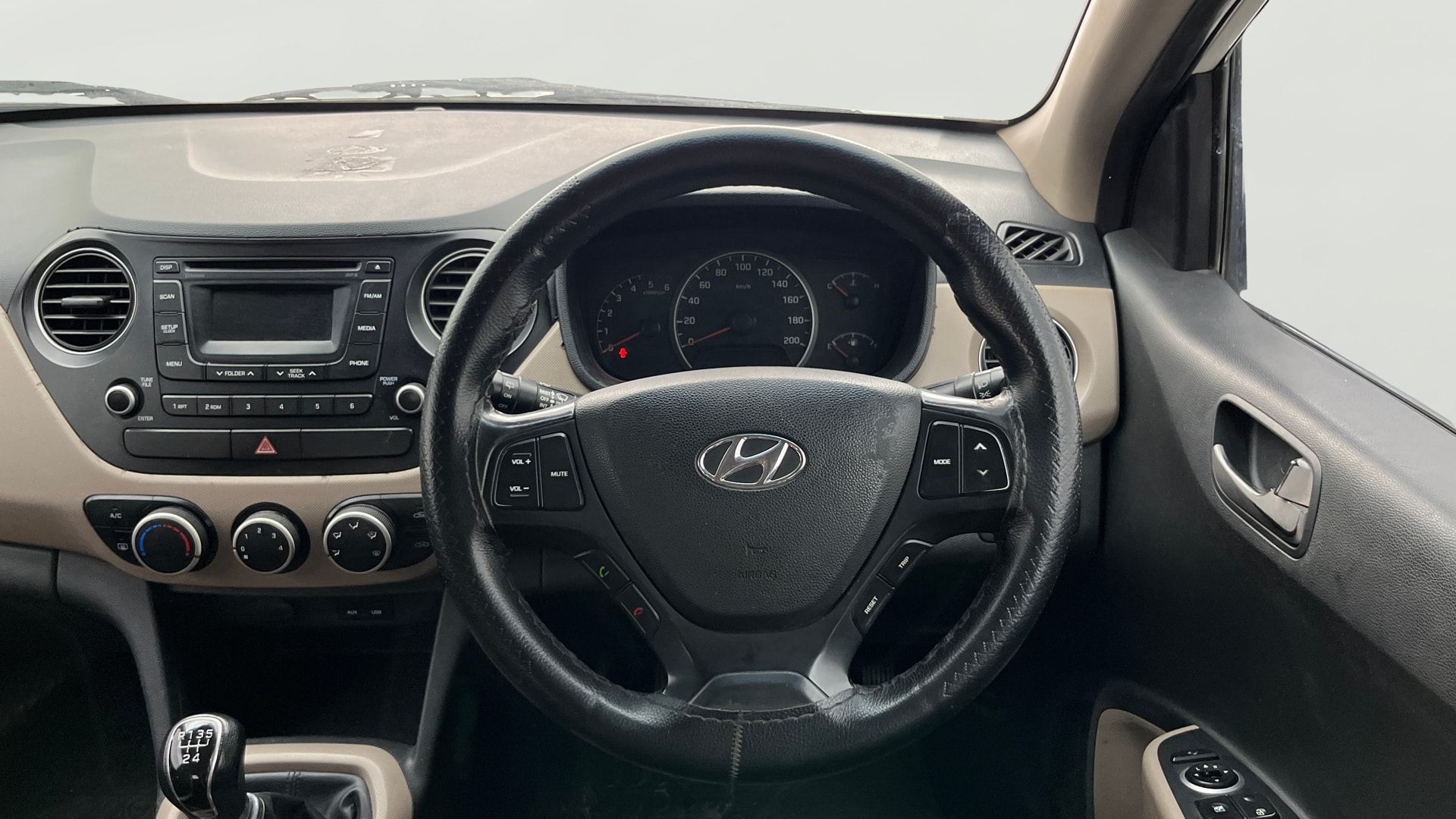 View 2015 Hyundai Grand i10 1.1 Asta Diesel Image 13 Used 2015 Hyundai Grand i10 1.1 Asta Diesel Image 13