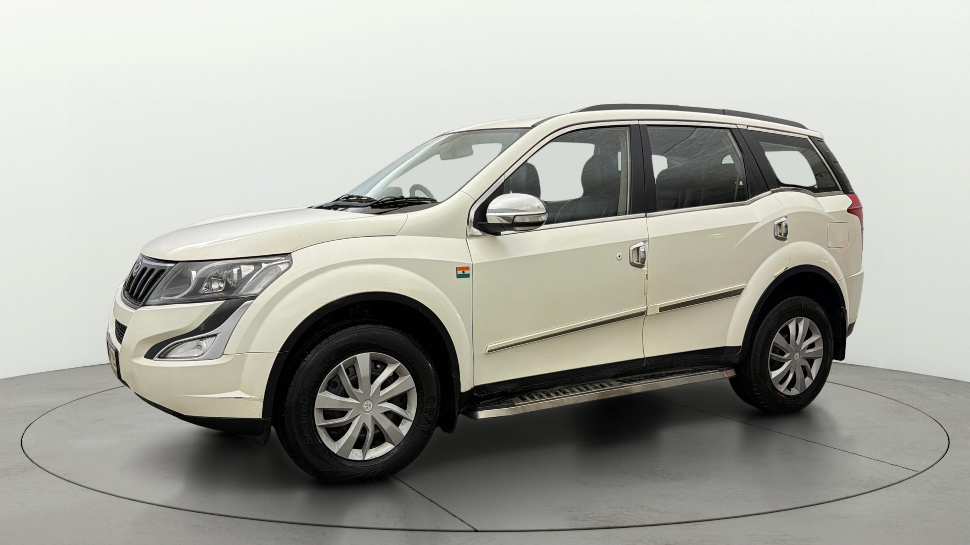 View 2018 Mahindra XUV500 W4 BS4 1.99 litre Image 37 Used 2018 Mahindra XUV500 W4 BS4 1.99 litre Image 37