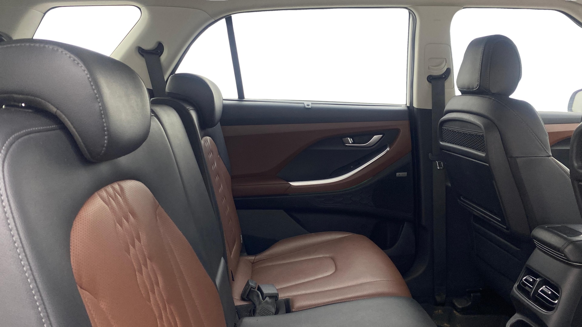 View 2021 Hyundai Alcazar Prestige 6 Seater MT Petrol Image 38 Used 2021 Hyundai Alcazar Prestige 6 Seater MT Petrol Image 38