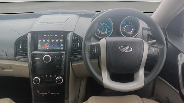 View Mahindra XUV500 Image 14 Used Mahindra XUV500 Image 14