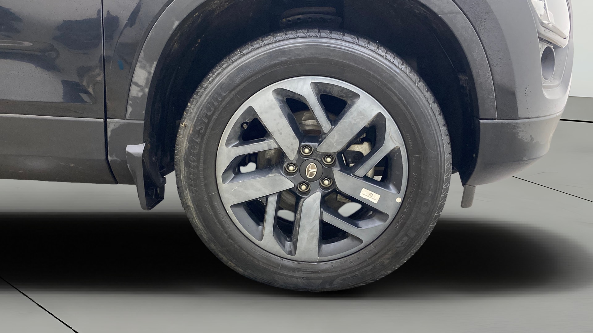 View 2024 Tata Safari XZA Plus Option Dark Image 45 Used 2024 Tata Safari XZA Plus Option Dark Image 45