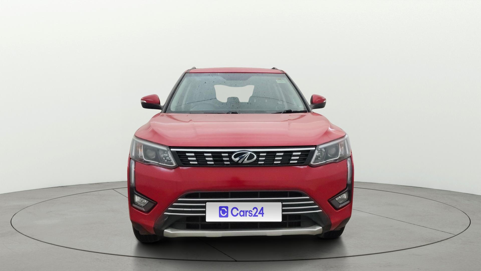 View 2019 Mahindra XUV300 W4 Petrol BS IV Image 1 Used 2019 Mahindra XUV300 W4 Petrol BS IV Image 1