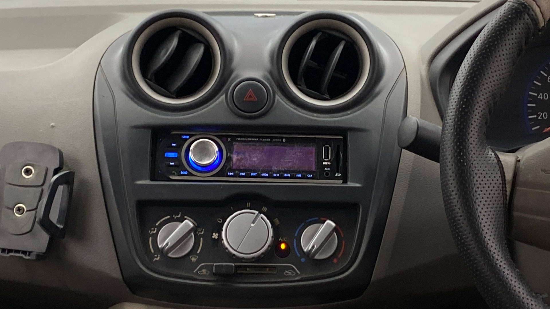 View 2014 Datsun Go T Image 17 Used 2014 Datsun Go T Image 17