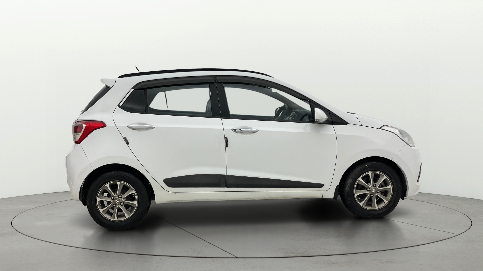 View 2014 Hyundai Grand i10 1.1 Asta Diesel Image 8 Used 2014 Hyundai Grand i10 1.1 Asta Diesel Image 8
