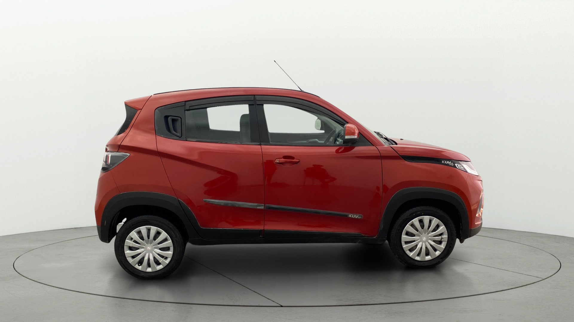 View 2018 Mahindra KUV100 K2 Petrol BS IV Image 8 Used 2018 Mahindra KUV100 K2 Petrol BS IV Image 8