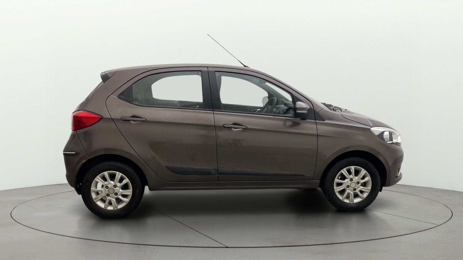 View 2018 Tata Tiago Revotorq XB Image 8 Used 2018 Tata Tiago Revotorq XB Image 8