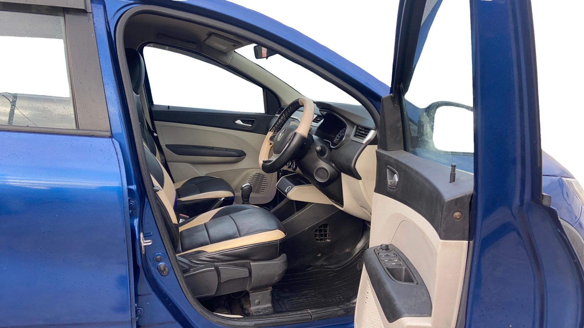 View 2021 Renault Triber RXZ AMT Image 27 Used 2021 Renault Triber RXZ AMT Image 27