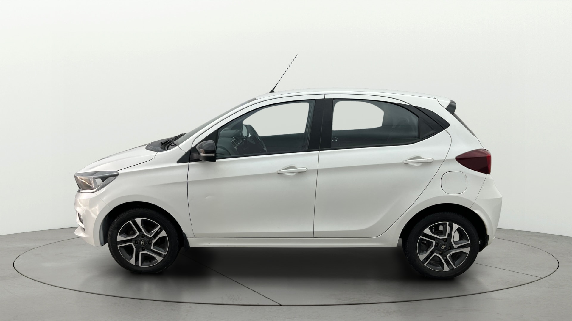View 2020 Tata Tiago Revotorq XB Image 5 Used 2020 Tata Tiago Revotorq XB Image 5