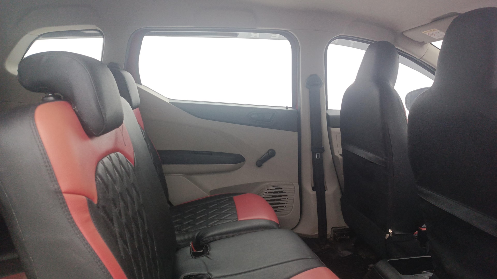 View 2020 Renault Triber RXE Image 35 Used 2020 Renault Triber RXE Image 35