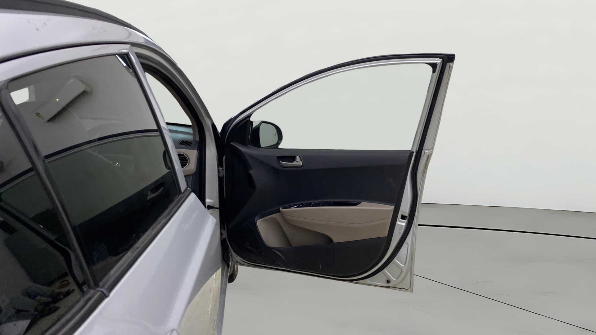 View 2015 Hyundai Grand i10 Sportz 1.2 Kappa Image 43 Used 2015 Hyundai Grand i10 Sportz 1.2 Kappa Image 43