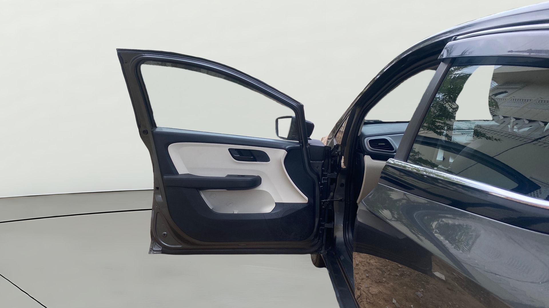 View 2022 Tata Altroz XE Plus Petrol Image 31 Used 2022 Tata Altroz XE Plus Petrol Image 31