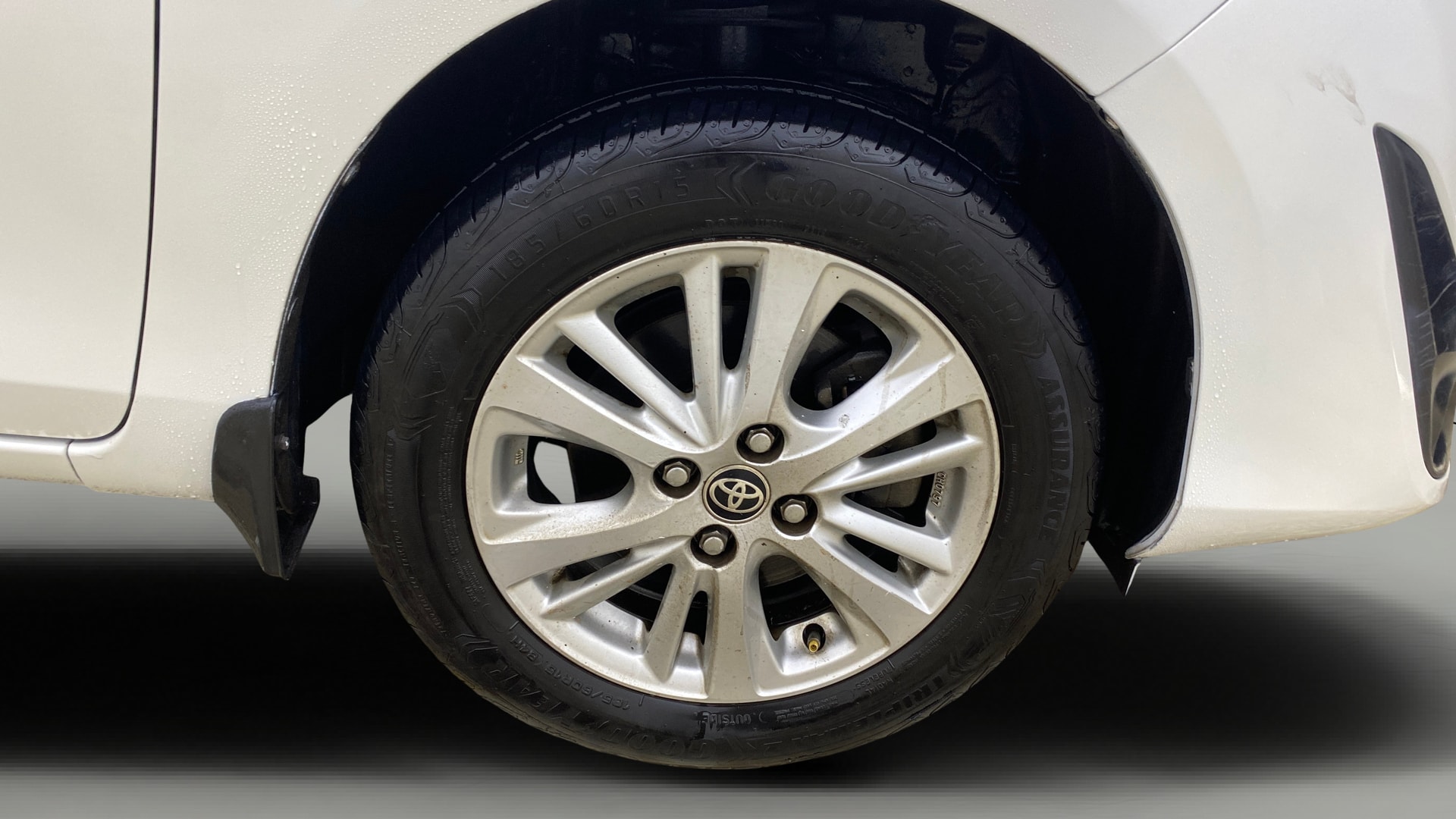 View 2019 Toyota Yaris V CVT Image 43 Used 2019 Toyota Yaris V CVT Image 43