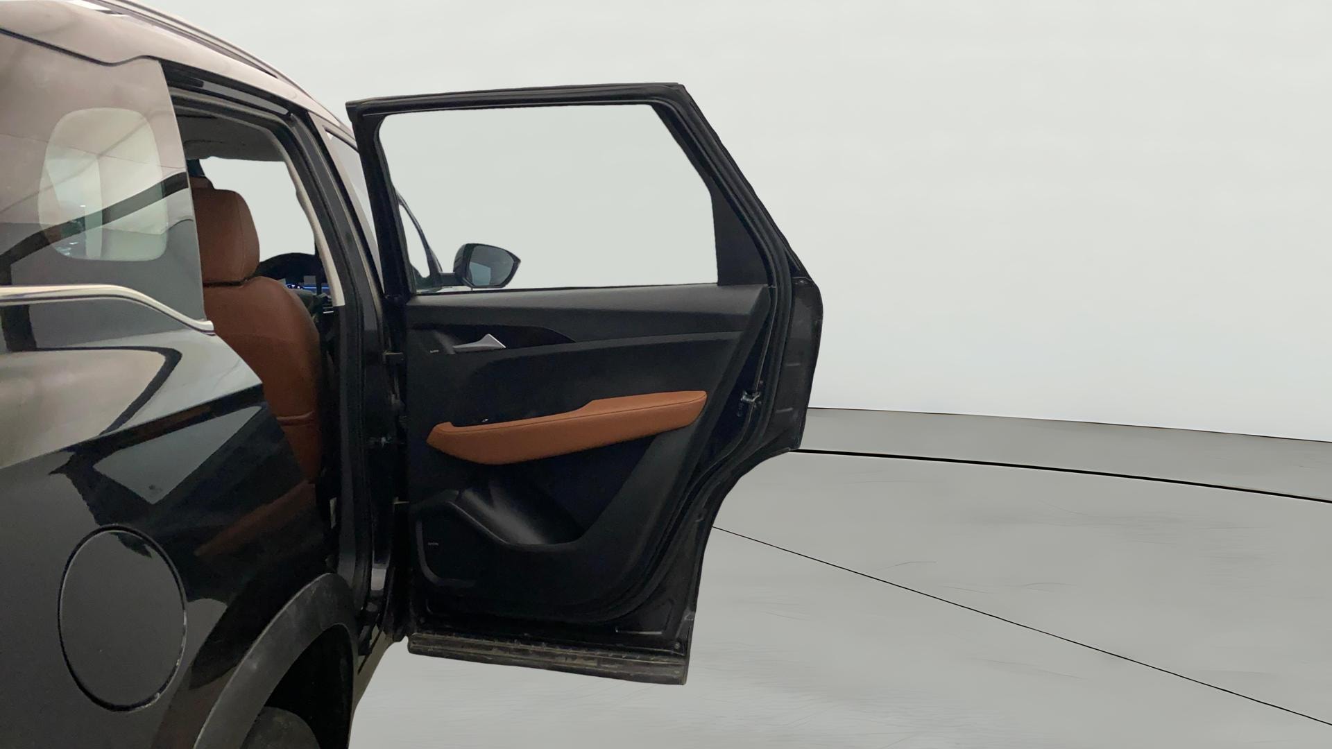 View 2022 MG Hector Plus Sharp Turbo 6 Seater Diesel Image 6 Used 2022 MG Hector Plus Sharp Turbo 6 Seater Diesel Image 6