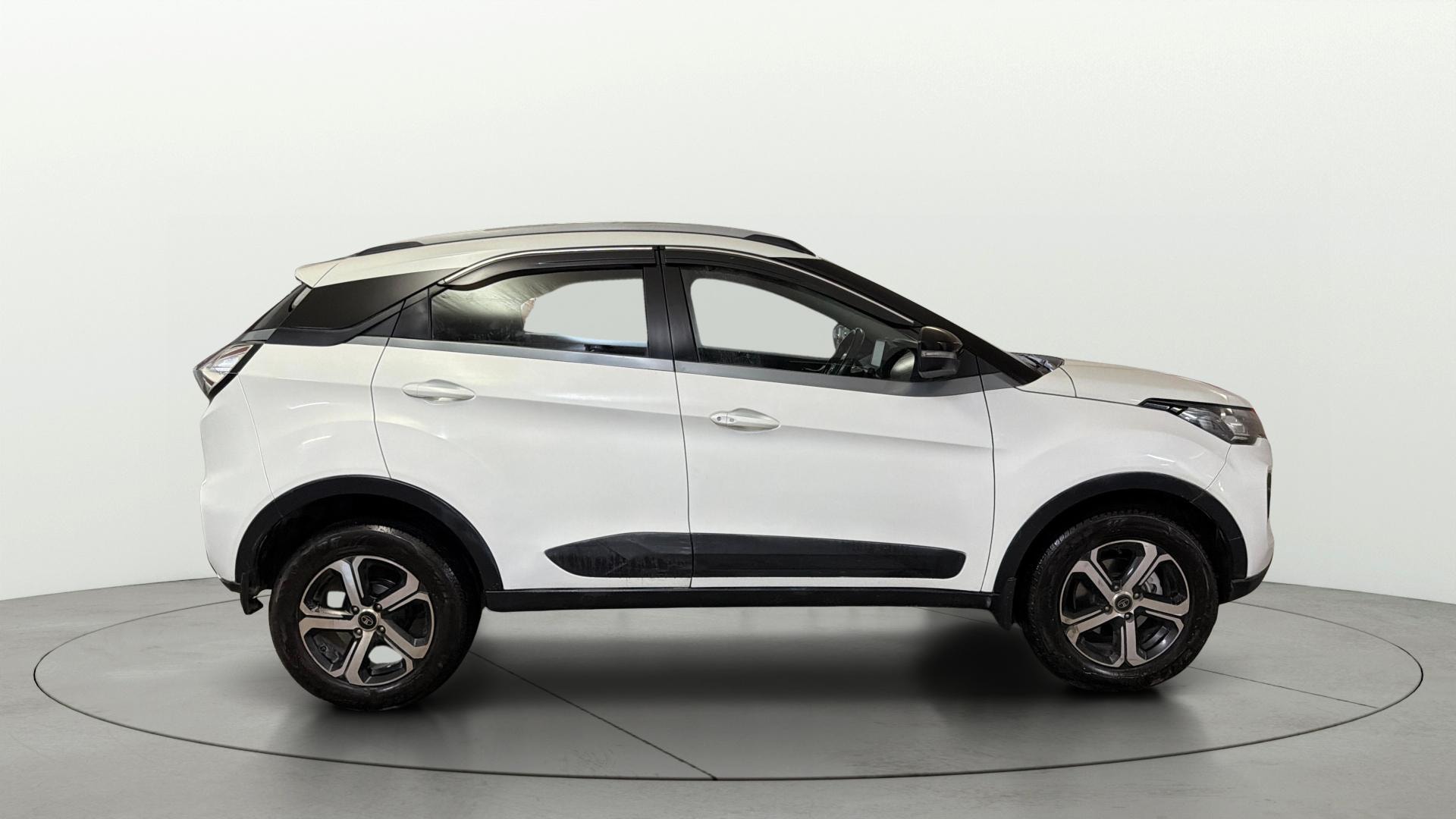 View 2021 Tata Nexon Revotron XE Image 9 Used 2021 Tata Nexon Revotron XE Image 9