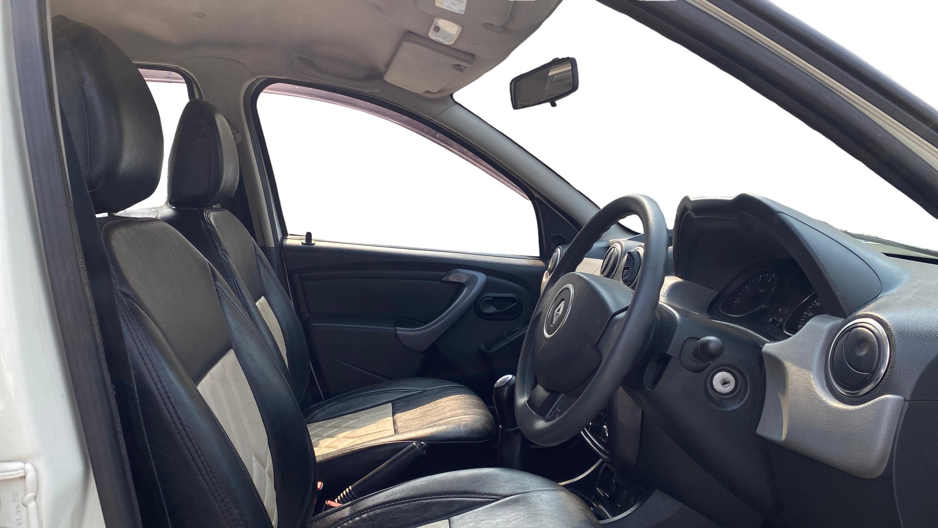 View 2015 Renault Duster Petrol RXE BS IV Image 25 Used 2015 Renault Duster Petrol RXE BS IV Image 25