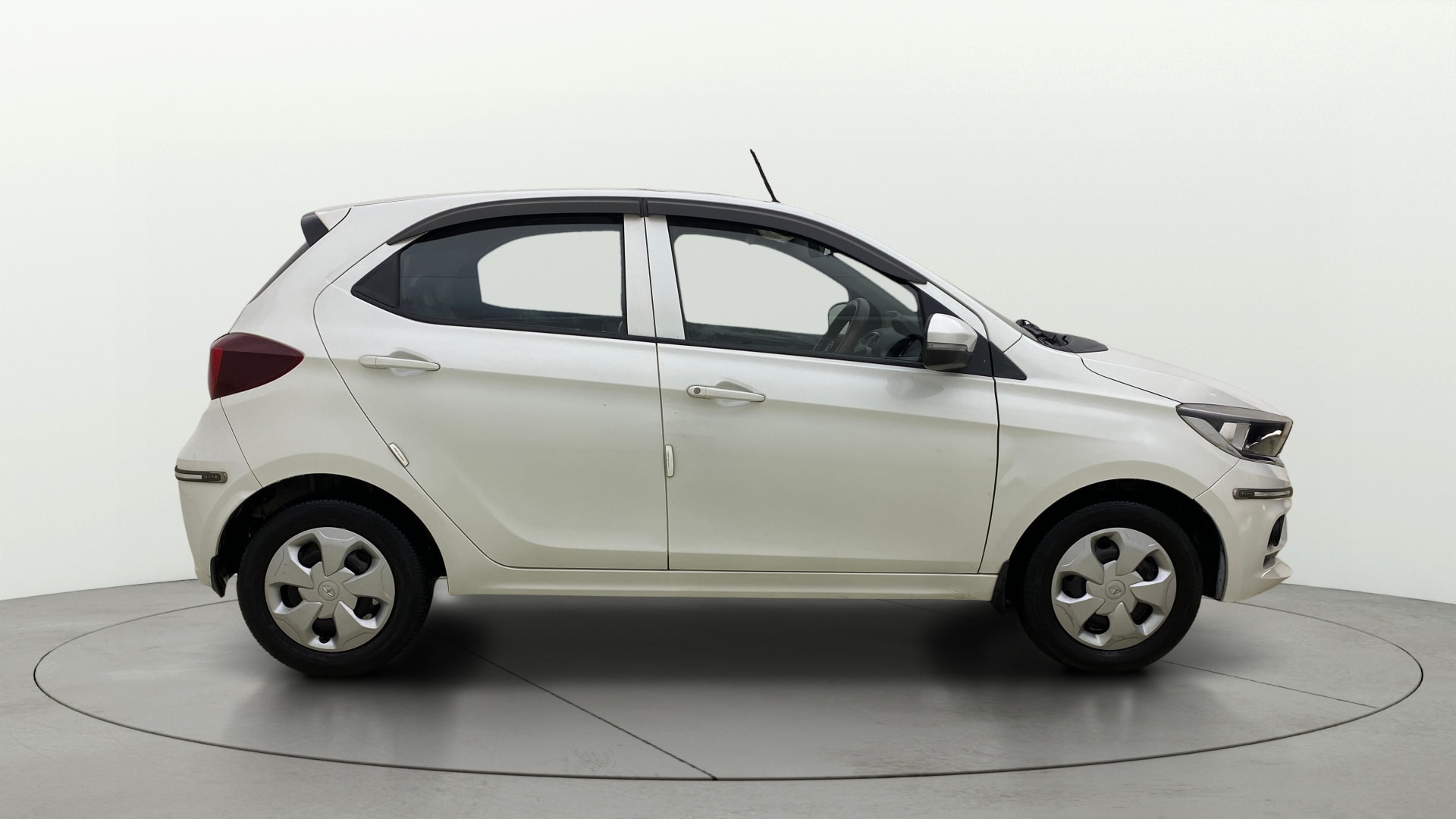 View 2020 Tata Tiago Revotorq XB Image 8 Used 2020 Tata Tiago Revotorq XB Image 8