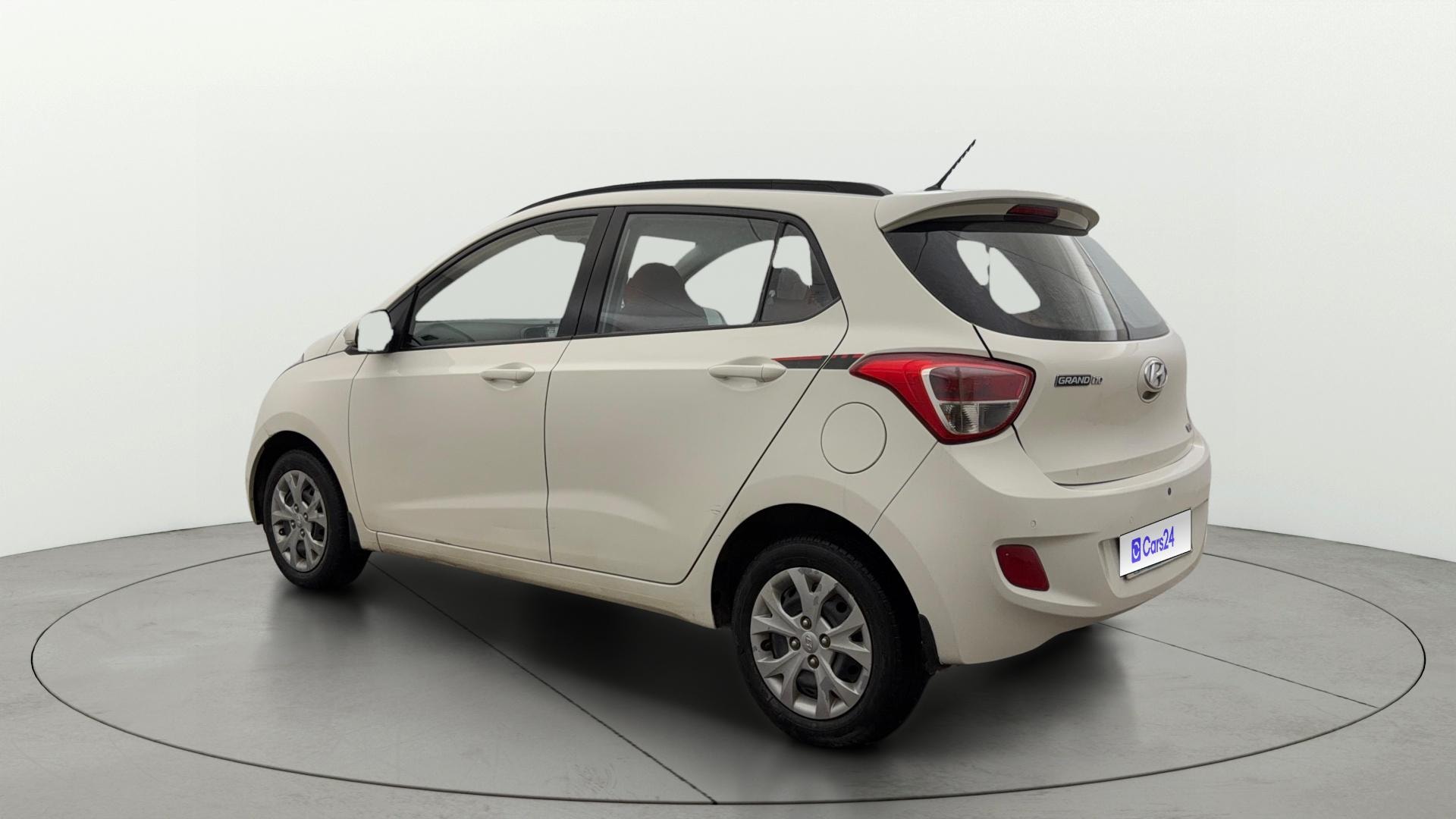 View 2017 Hyundai Grand i10 Sportz 1.2 Kappa Image 2 Used 2017 Hyundai Grand i10 Sportz 1.2 Kappa Image 2