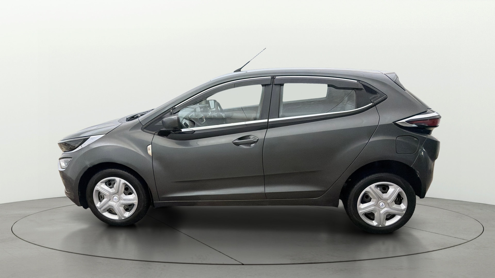 View 2022 Tata Altroz XT Petrol Image 5 Used 2022 Tata Altroz XT Petrol Image 5