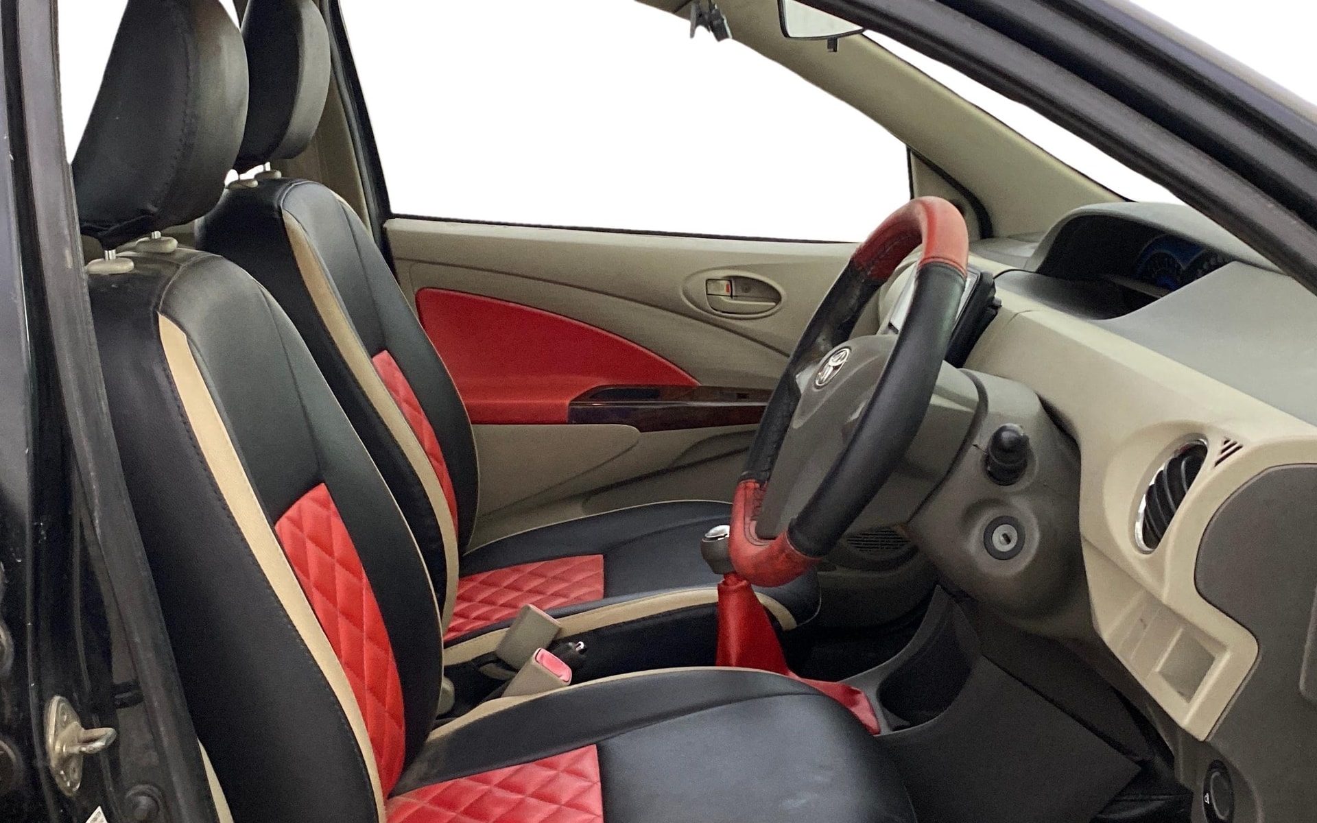 View 2013 Toyota Etios V Image 26 Used 2013 Toyota Etios V Image 26