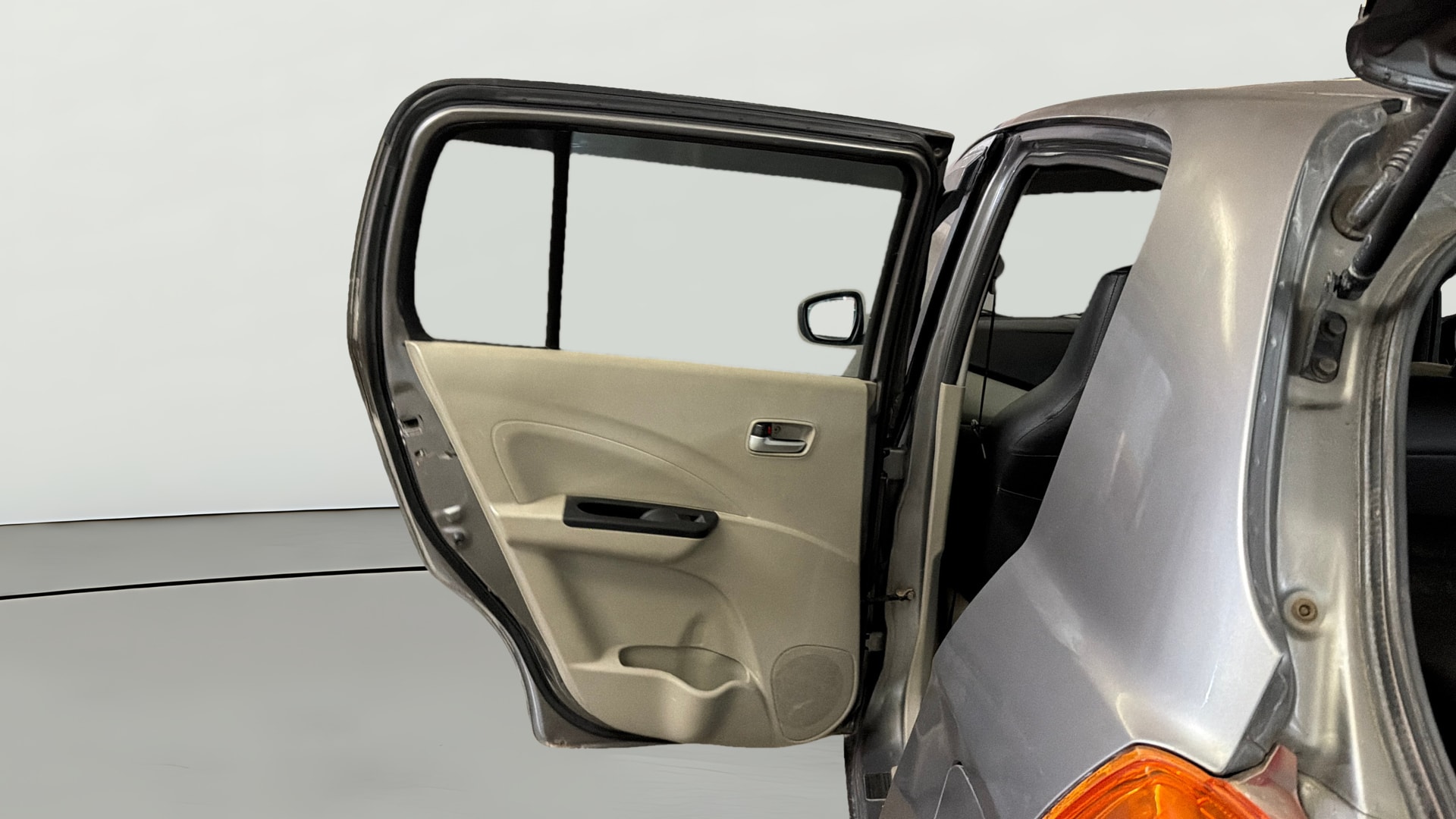 View 2016 Maruti Suzuki 1000 Base Variant Image 22 Used 2016 Maruti Suzuki 1000 Base Variant Image 22