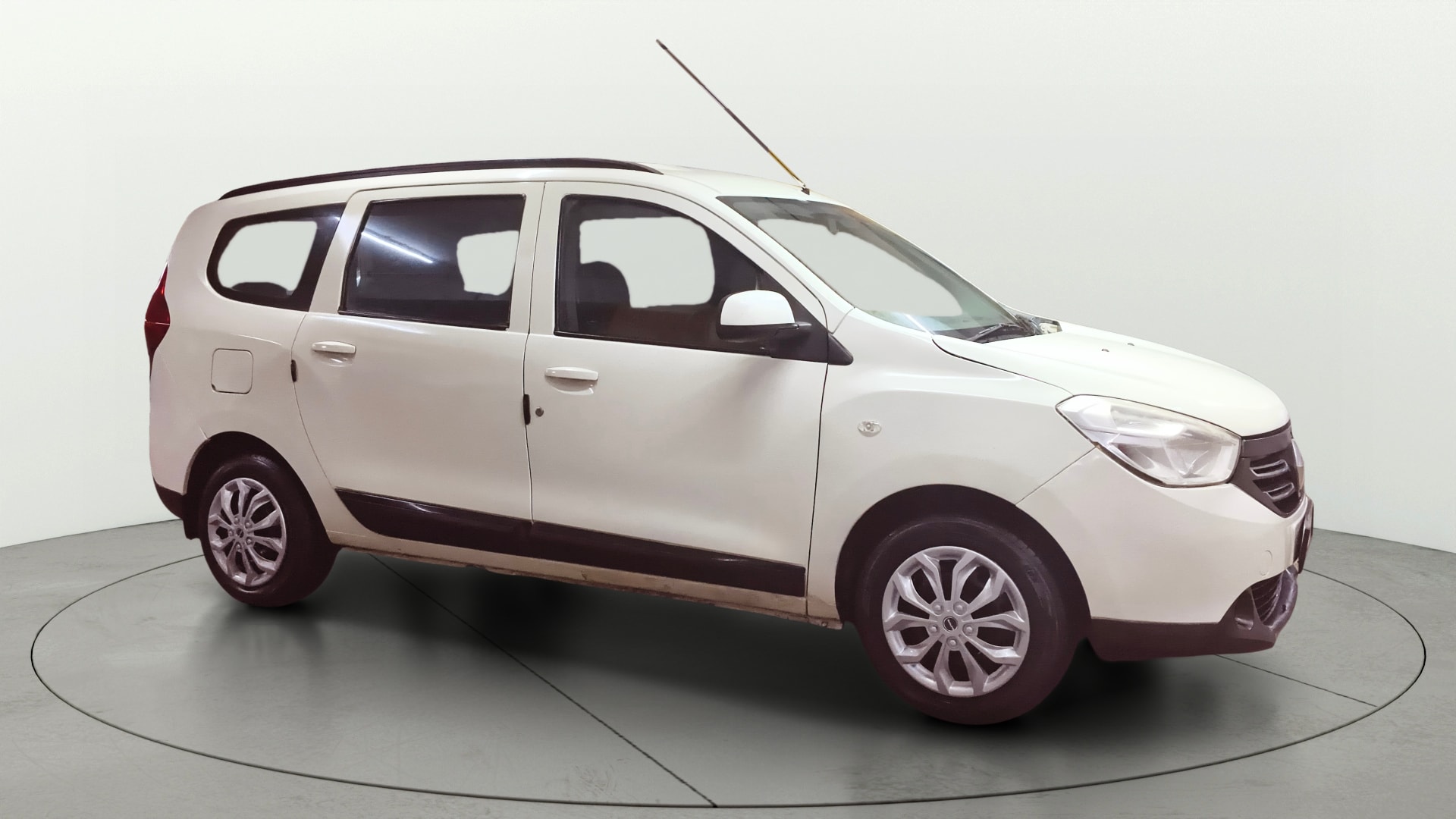 View 2015 Renault Lodgy 110 PS RxL (8 Seater) Image 37 Used 2015 Renault Lodgy 110 PS RxL (8 Seater) Image 37