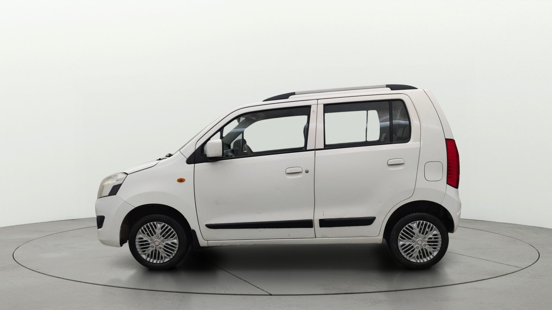View 2017 Maruti Suzuki 1000 Base Variant Image 5 Used 2017 Maruti Suzuki 1000 Base Variant Image 5