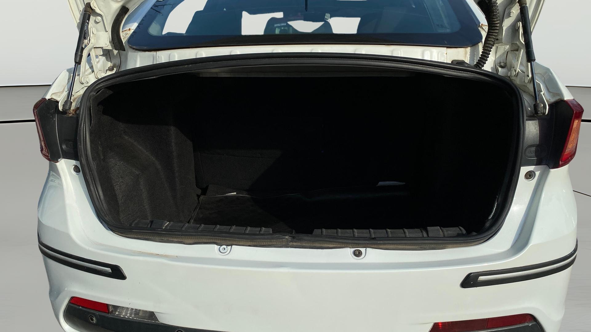 View 2018 Tata Tigor XE Diesel Image 37 Used 2018 Tata Tigor XE Diesel Image 37
