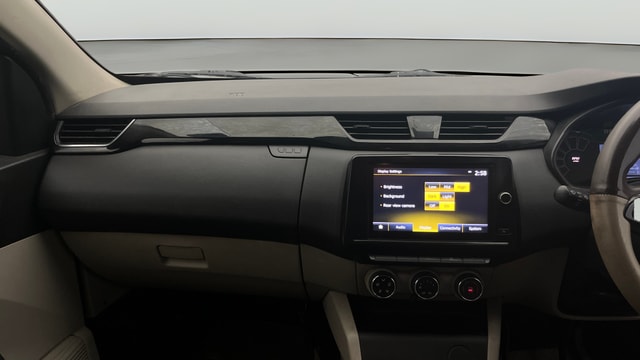 View Renault Triber Image 18 Used Renault Triber Image 18