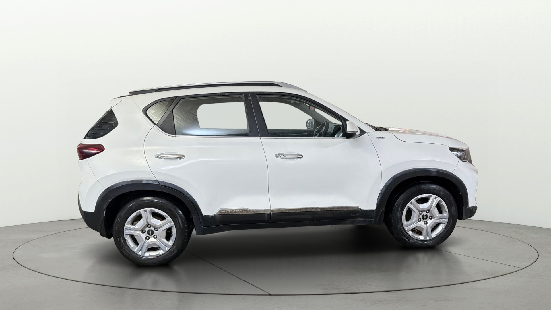View 2023 Kia Sonet HTK Plus iMT Petrol Image 8 Used 2023 Kia Sonet HTK Plus iMT Petrol Image 8