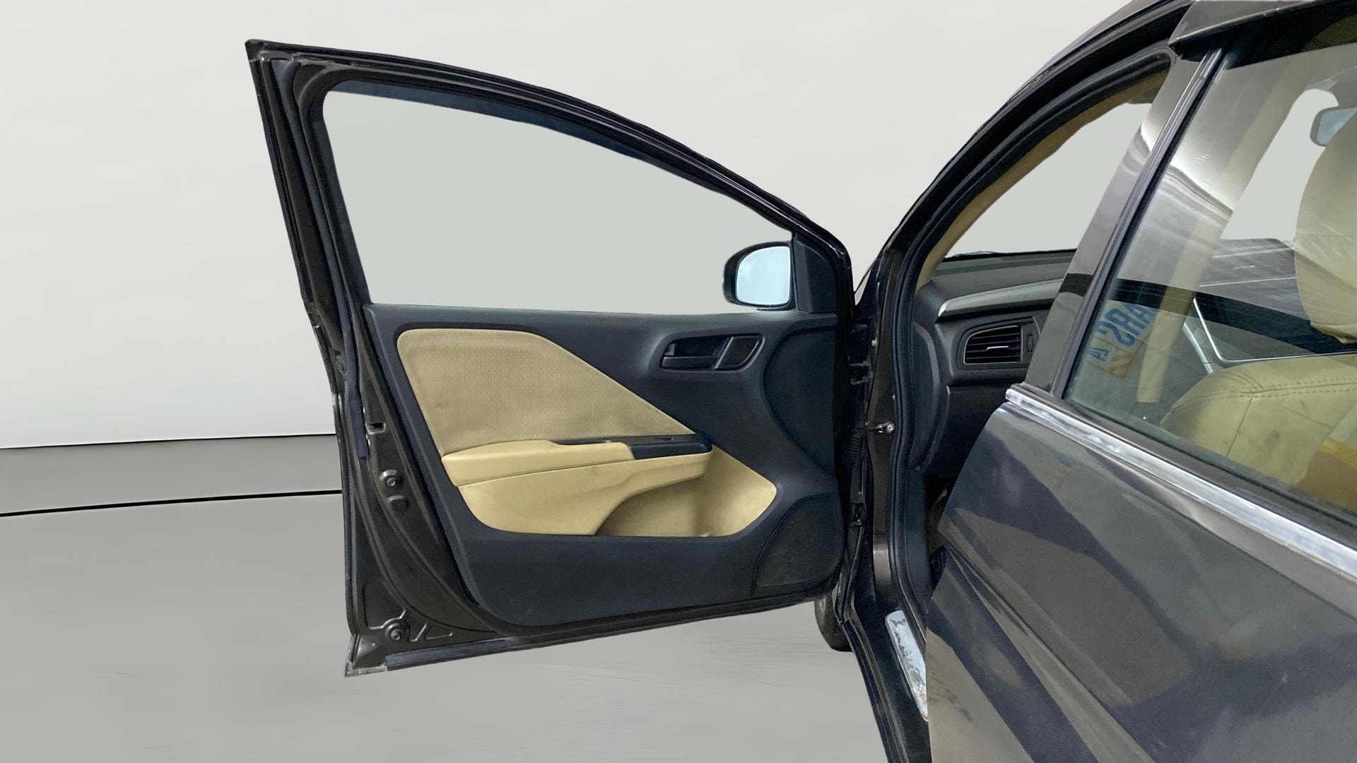 View 2023 Honda City ZX MT Diesel Anniversary Edition Image 31 Used 2023 Honda City ZX MT Diesel Anniversary Edition Image 31