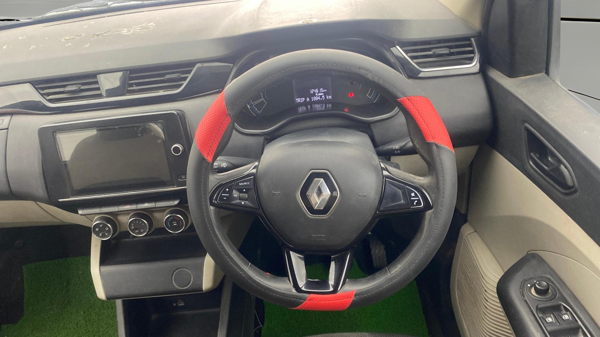 View 2022 Renault Triber RXT Image 21 Used 2022 Renault Triber RXT Image 21
