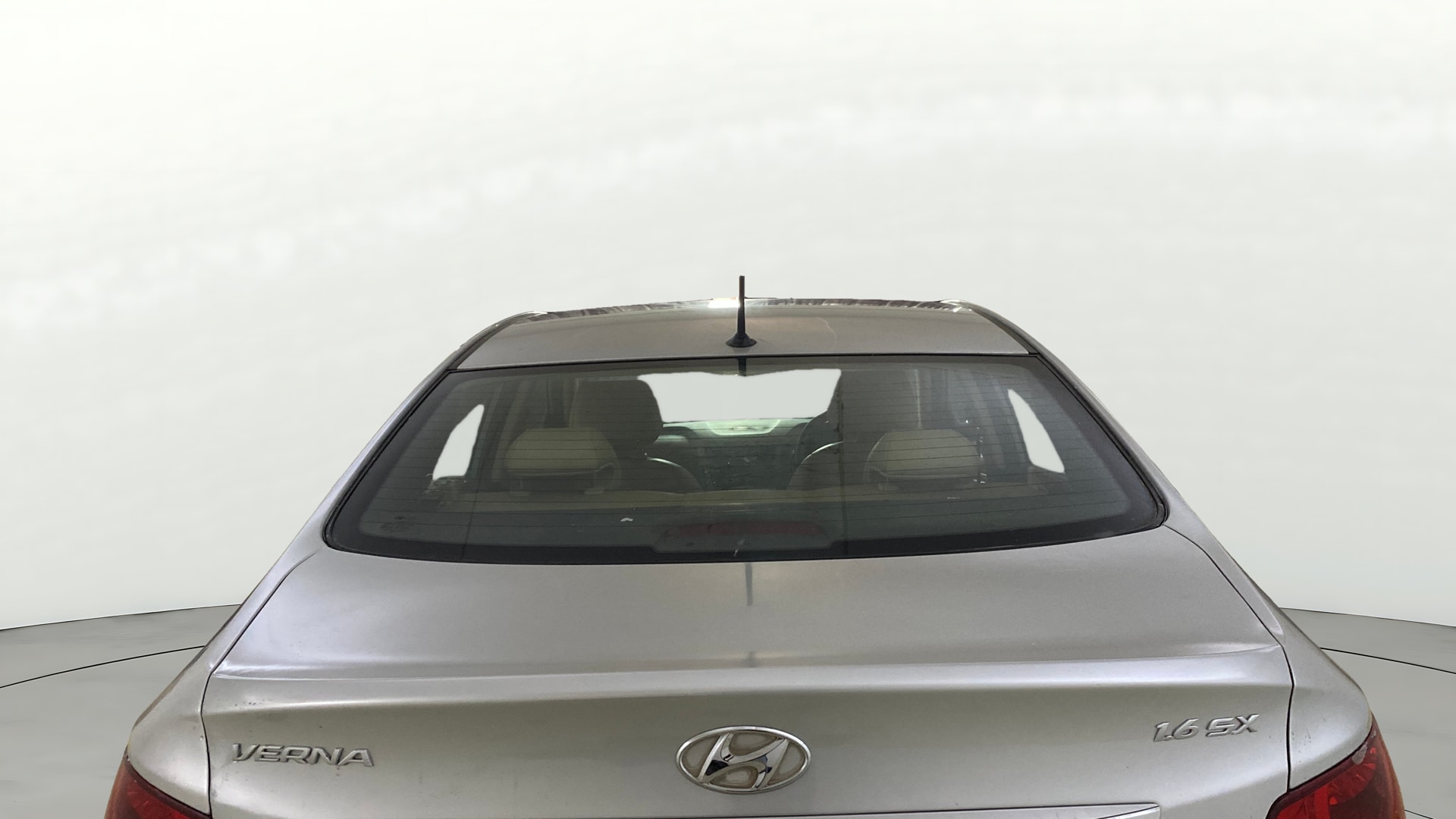 View 2013 Hyundai Fluidic Verna 1.6 VTVT SX AT Image 4 Used 2013 Hyundai Fluidic Verna 1.6 VTVT SX AT Image 4