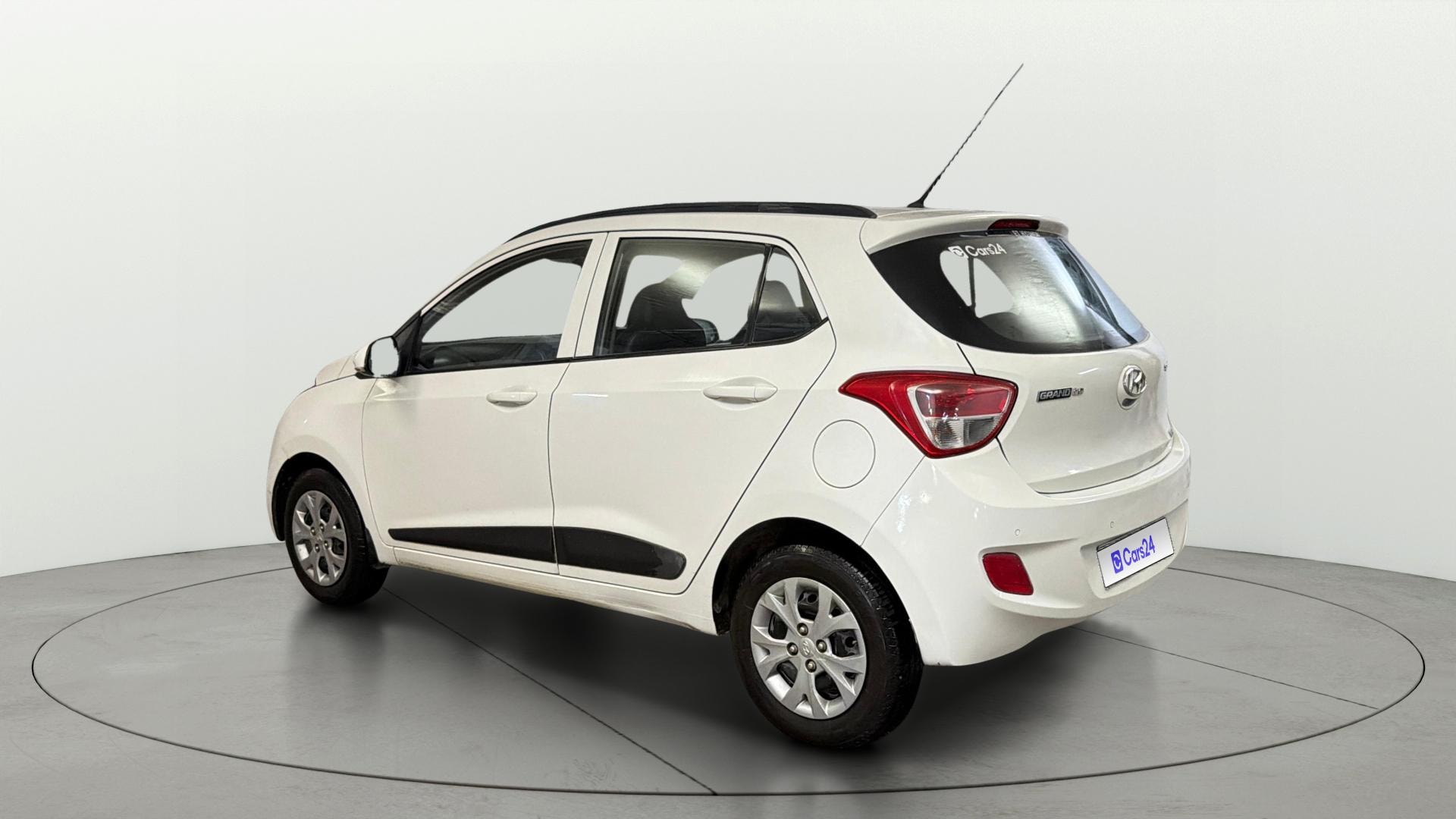 View 2016 Hyundai Grand i10 Sportz 1.2 Kappa Image 2 Used 2016 Hyundai Grand i10 Sportz 1.2 Kappa Image 2