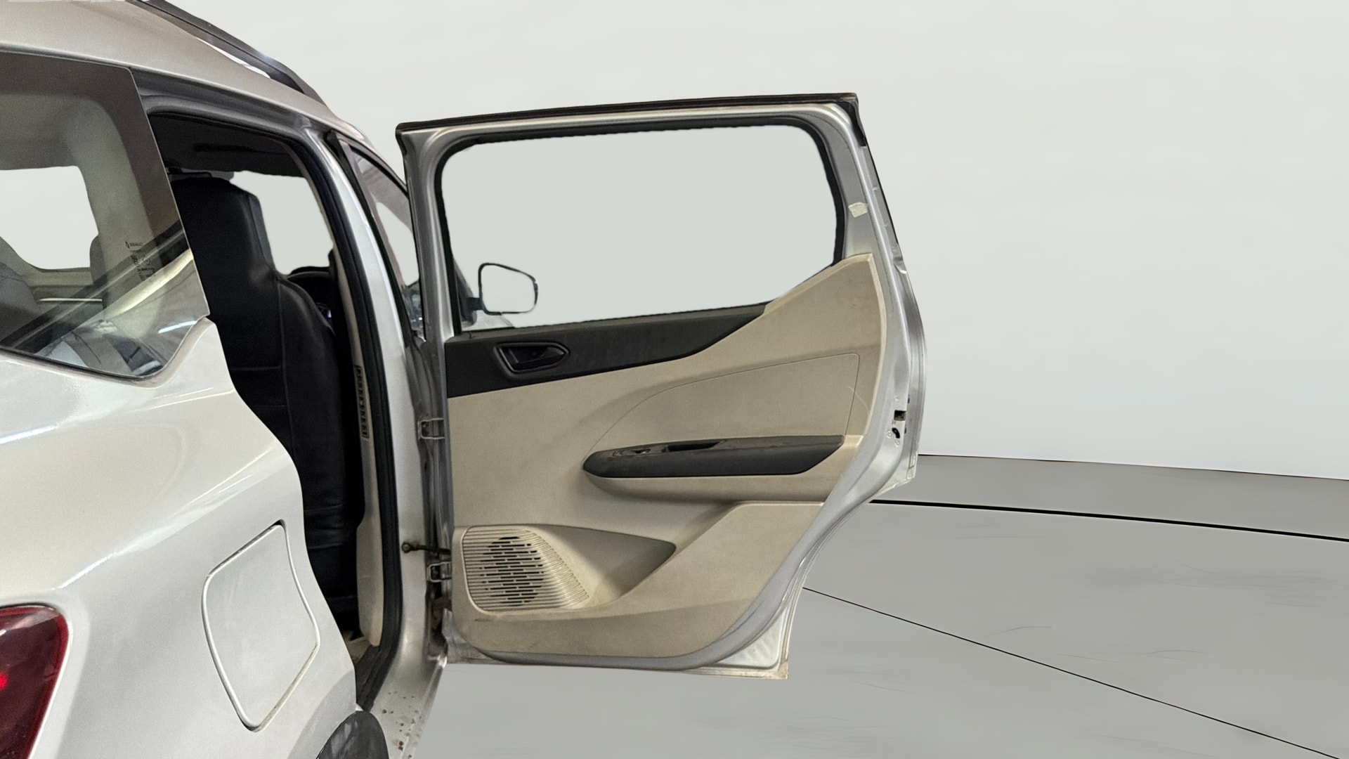 View 2019 Renault Triber RXT Image 7 Used 2019 Renault Triber RXT Image 7