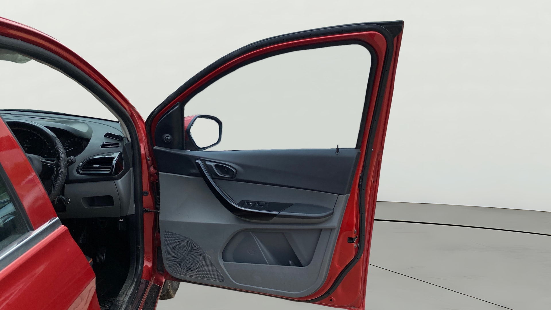 View 2018 Tata Tigor XE Diesel Image 49 Used 2018 Tata Tigor XE Diesel Image 49