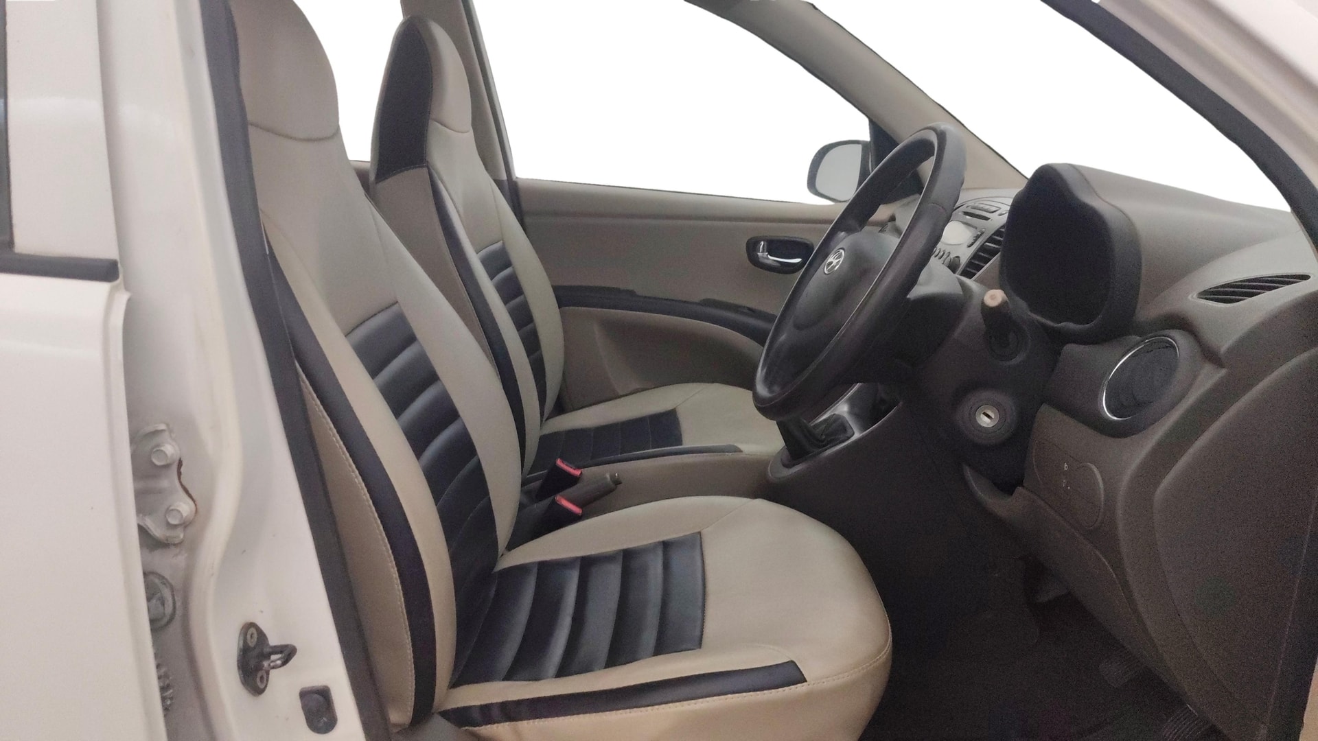 View 2013 Hyundai i10 1.2 Sportz MT Image 25 Used 2013 Hyundai i10 1.2 Sportz MT Image 25