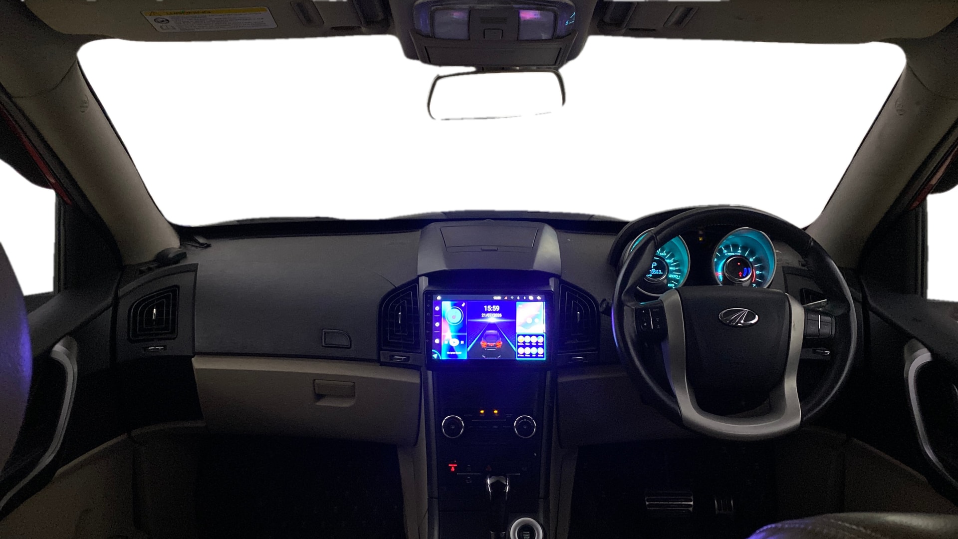 View 2017 Mahindra XUV500 W10 AWD AT Image 32 Used 2017 Mahindra XUV500 W10 AWD AT Image 32