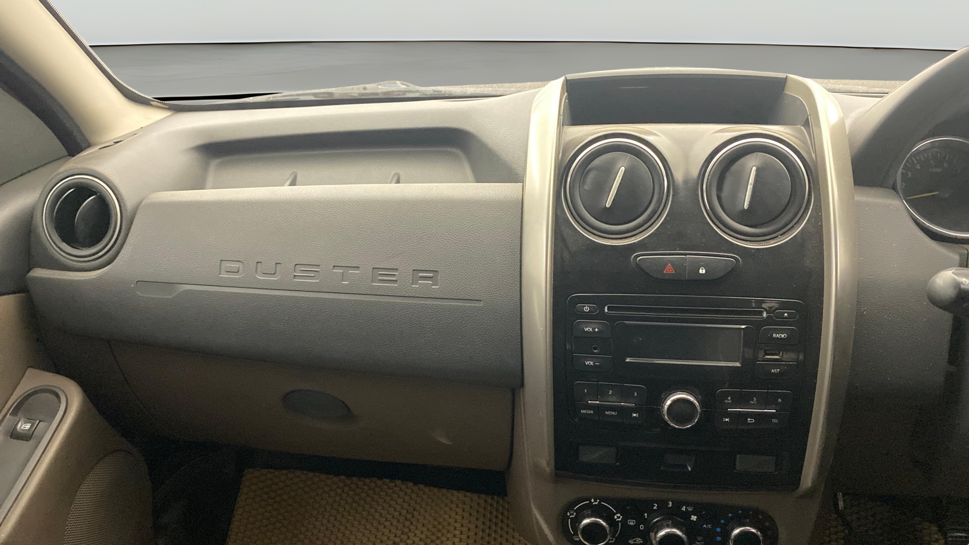 View 2016 Renault Duster Diesel 85PS STD Image 17 Used 2016 Renault Duster Diesel 85PS STD Image 17