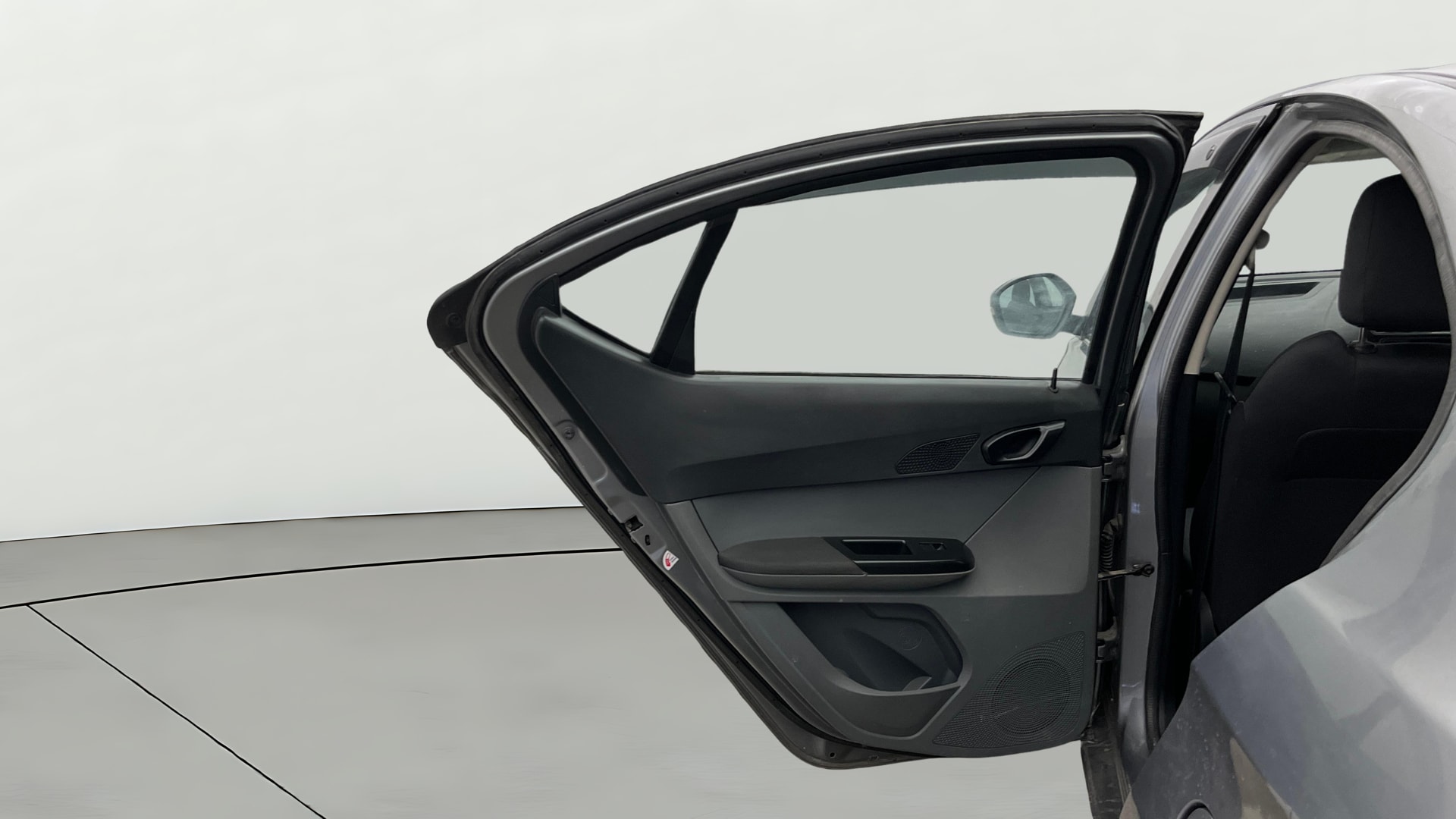 View 2018 Tata Tigor XT Petrol Image 22 Used 2018 Tata Tigor XT Petrol Image 22