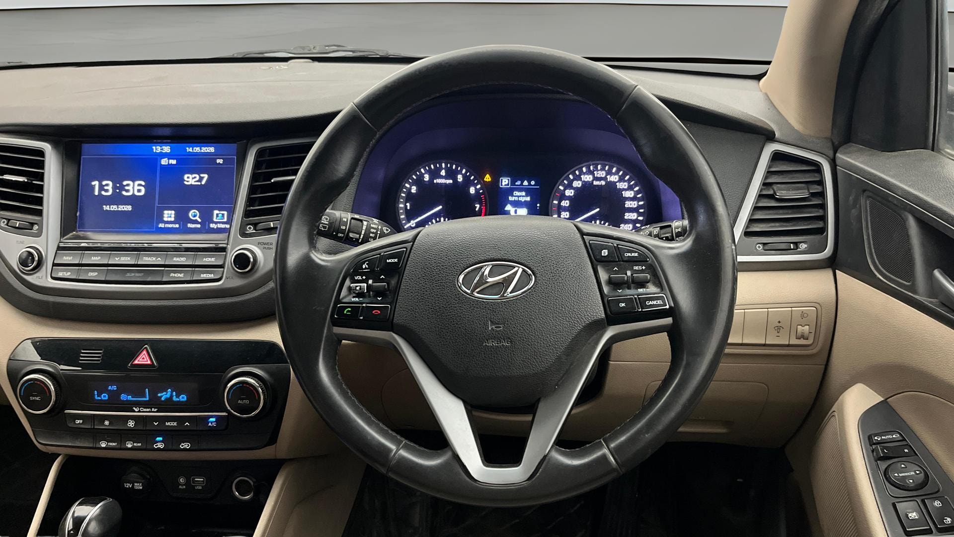 View 2017 Hyundai Tucson Nu 2.0 6-Speed Automatic GL BS IV Image 13 Used 2017 Hyundai Tucson Nu 2.0 6-Speed Automatic GL BS IV Image 13
