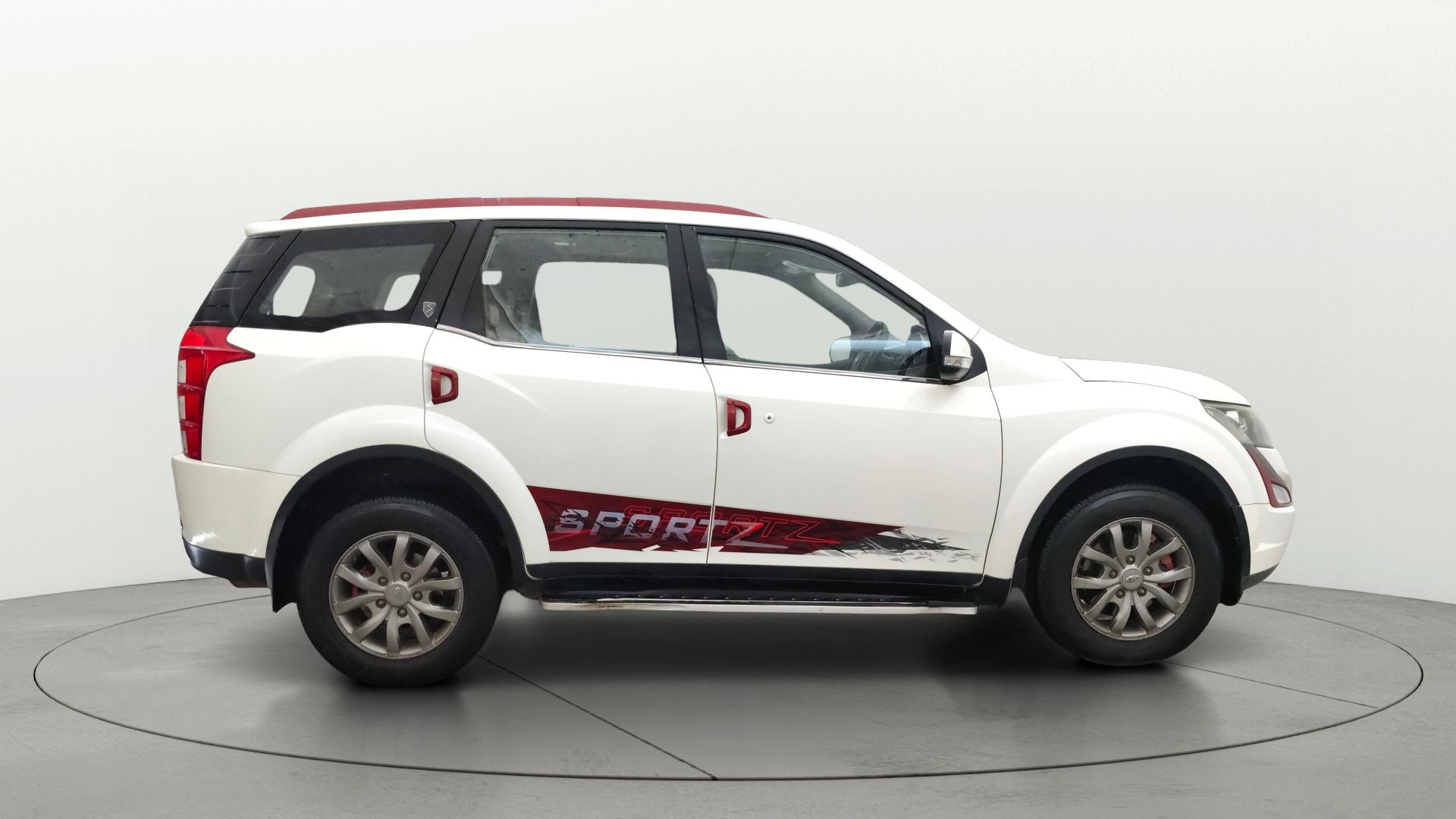 View 2017 Mahindra XUV500 G AT Image 29 Used 2017 Mahindra XUV500 G AT Image 29