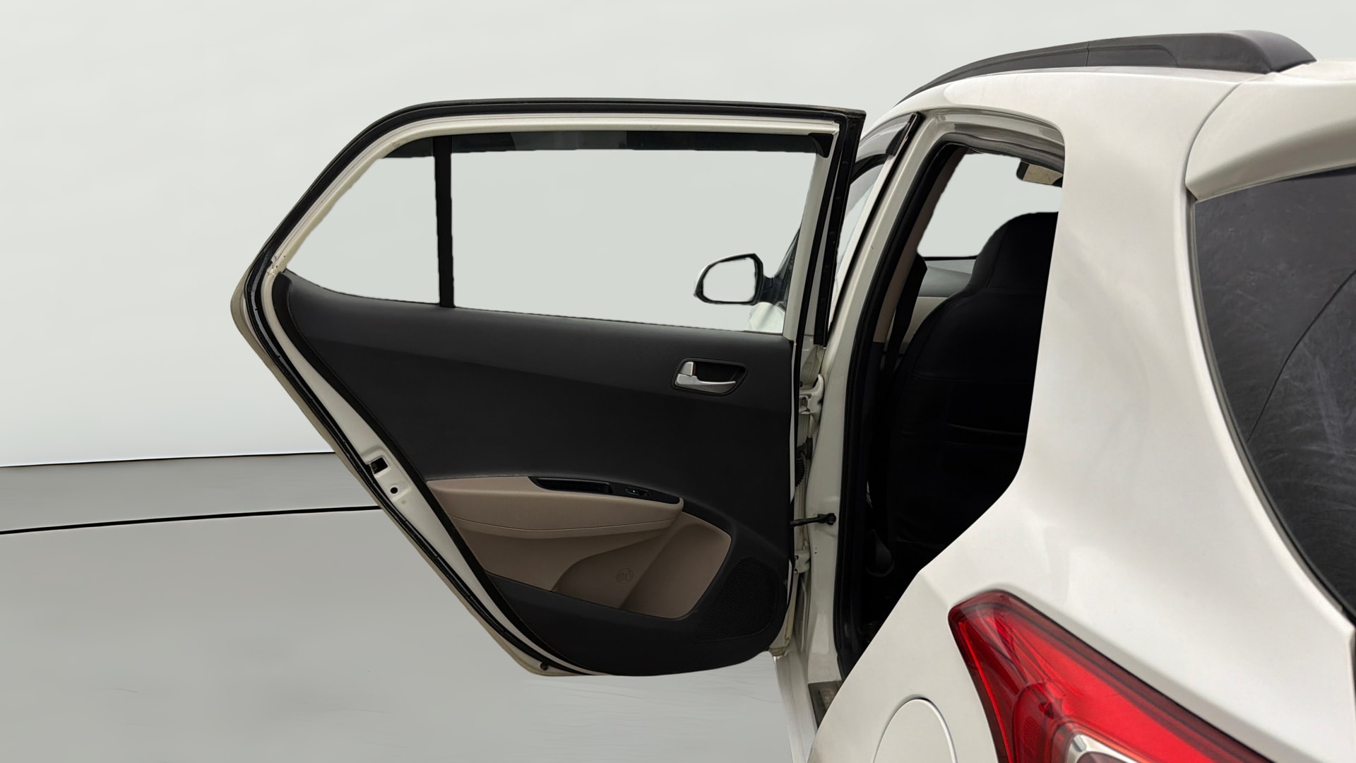 View 2016 Hyundai Grand i10 Sportz 1.2 Kappa Image 22 Used 2016 Hyundai Grand i10 Sportz 1.2 Kappa Image 22