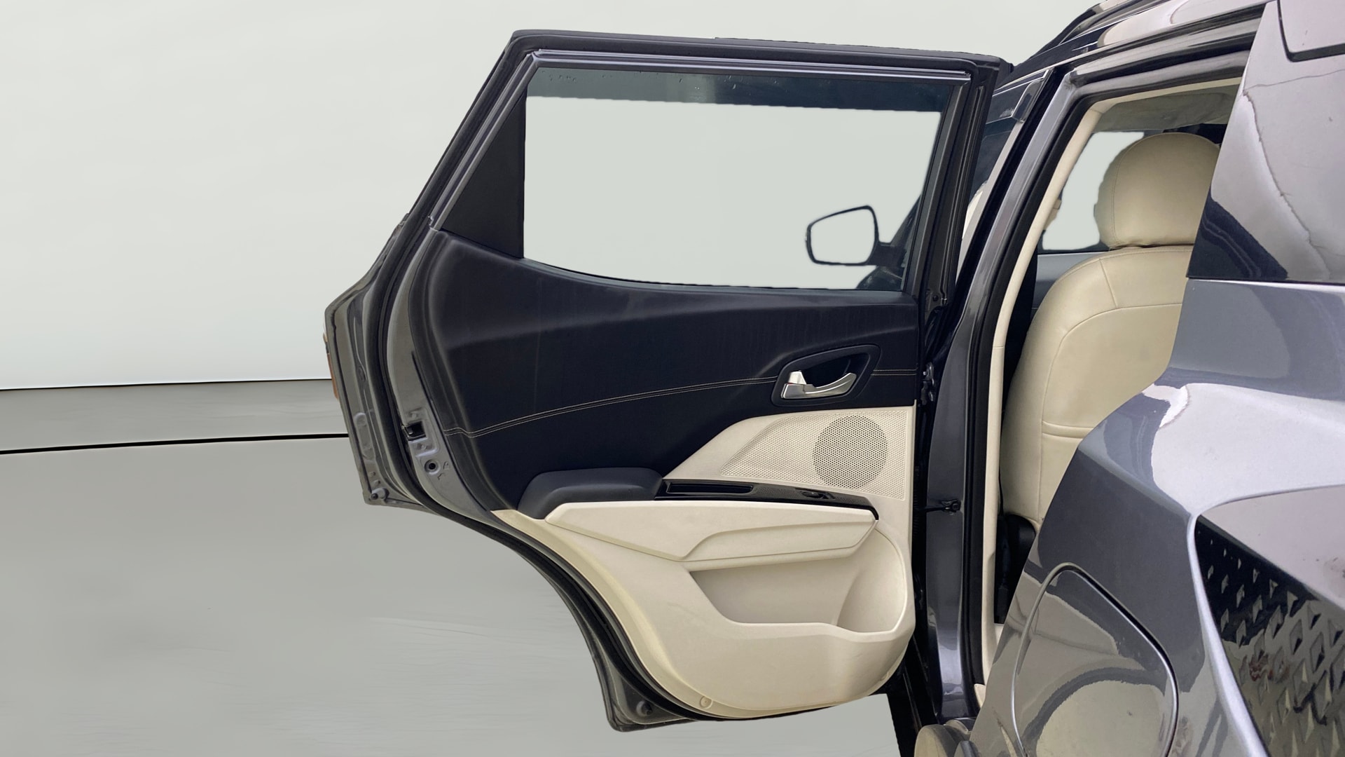 View 2024 Mahindra XUV 3XO AX7L 1.2 TGDi AT Image 15 Used 2024 Mahindra XUV 3XO AX7L 1.2 TGDi AT Image 15