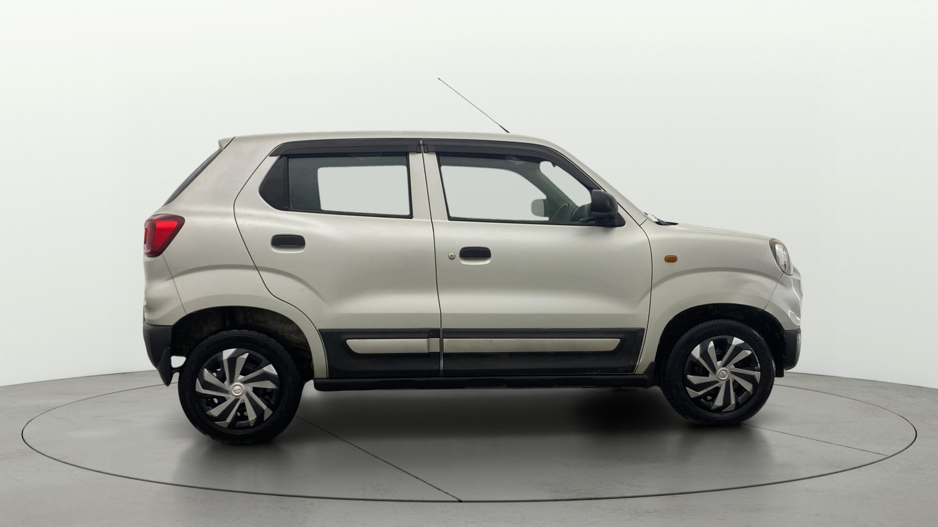 View 2021 Maruti Suzuki 1000 Base Variant Image 8 Used 2021 Maruti Suzuki 1000 Base Variant Image 8