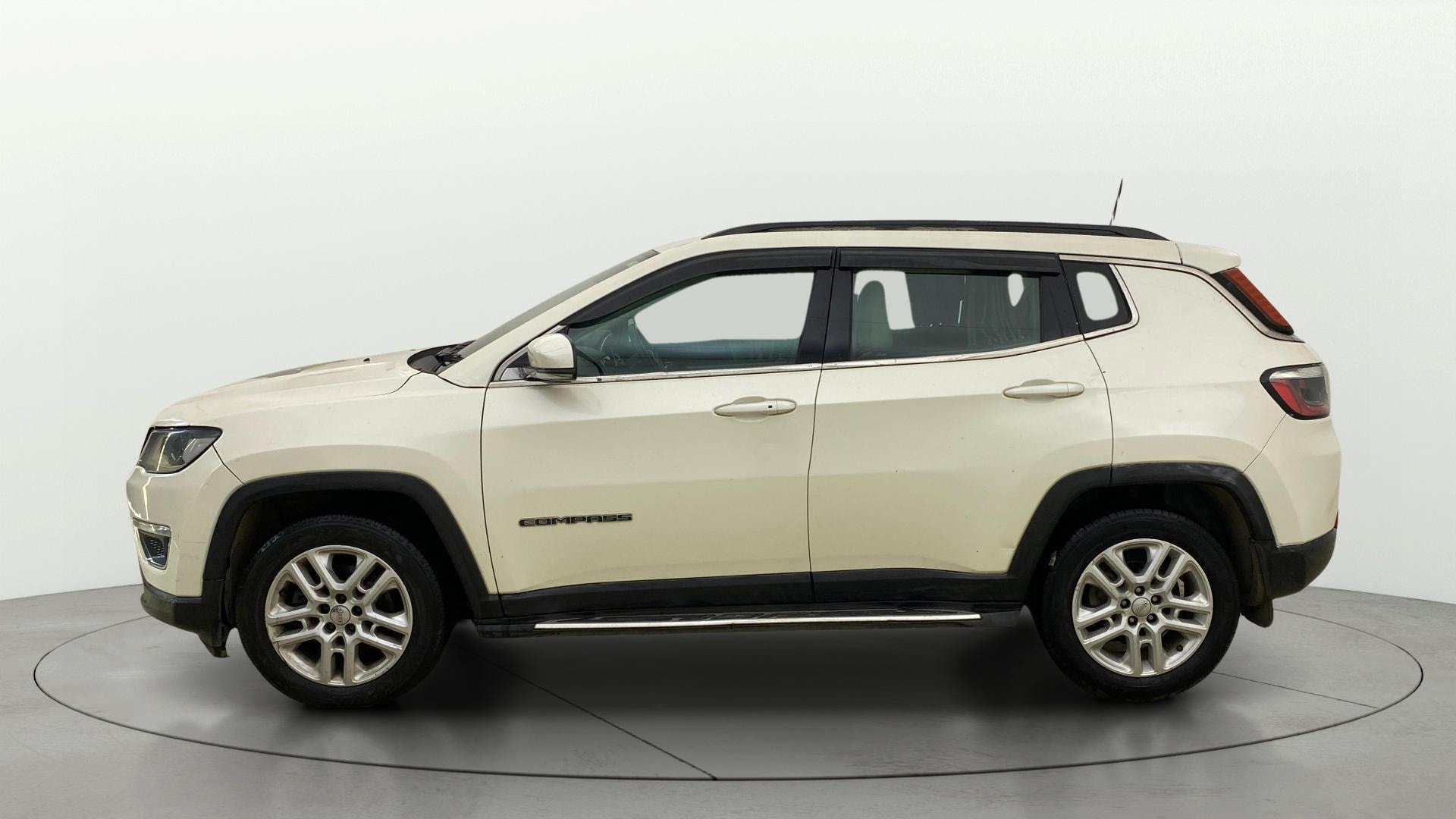View 2017 Jeep Compass Limited 4X4 2.0 Diesel BS IV Image 5 Used 2017 Jeep Compass Limited 4X4 2.0 Diesel BS IV Image 5